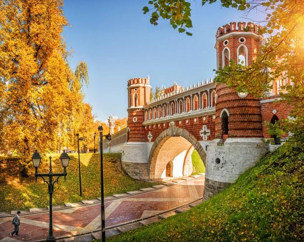 Старое и новое: диалог в архитектуре города 6 дней
