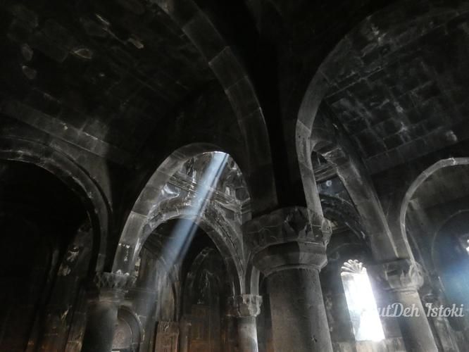 Новогодняя сказка Армении: история, гостеприимство и зимнее очарование