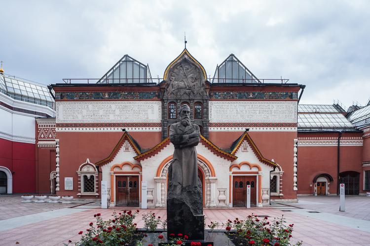 Россия в двух столицах: история и современность